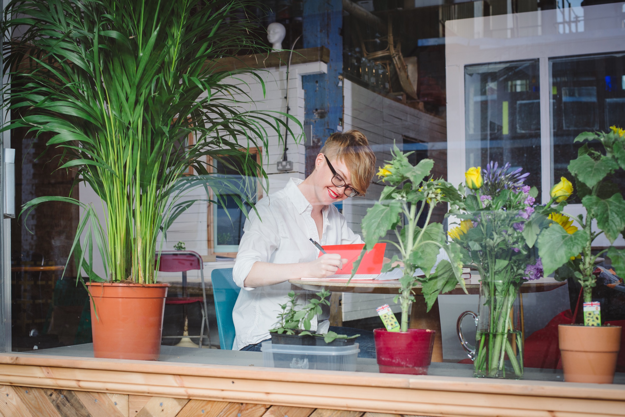 Eleanor Snare | Marketing Consultant and Copywriter for Creative Businesses | With Plants